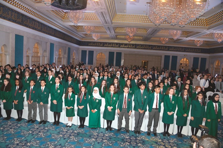 «الكويت الإنجليزية» تكرّم طلابها المتفوقين
