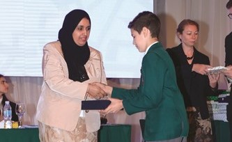 «الكويت الإنجليزية» تكرّم طلابها المتفوقين