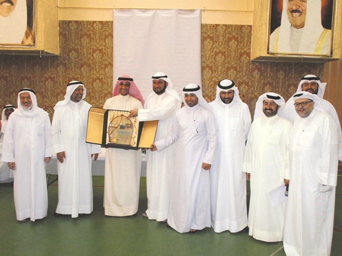 الشراح يشيد بتكريمه ضمن متقاعدي مدرسة الرجاء المشتركة بنين