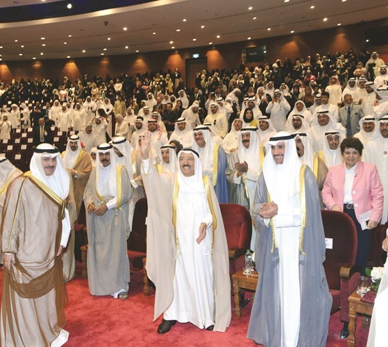 صاحب السمو الامير الشيخ صباح الاحمد يحيي الحضور في الحفل بحضور سمو ولي العهد ورئيس مجلس الأمة مرزوق الغانم والشيخ خالد العبدالله﻿