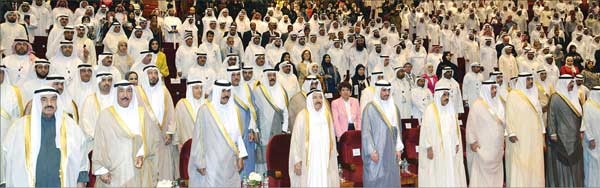 صاحب السمو الامير الشيخ صباح الاحمد وسمو ولي العهد الشيخ نواف الاحمد ورئيس مجلس الامة مرزوق الغانم والشيخ جابر العبد الله والشيخ فيصل السعود وسمو الشيخ ناصر المحمد وسمو رئيس الوزراء الشيخ جابر المبارك والشيخ صباح الخالد والشيخ محمد الخالد في مقدمة الحضور