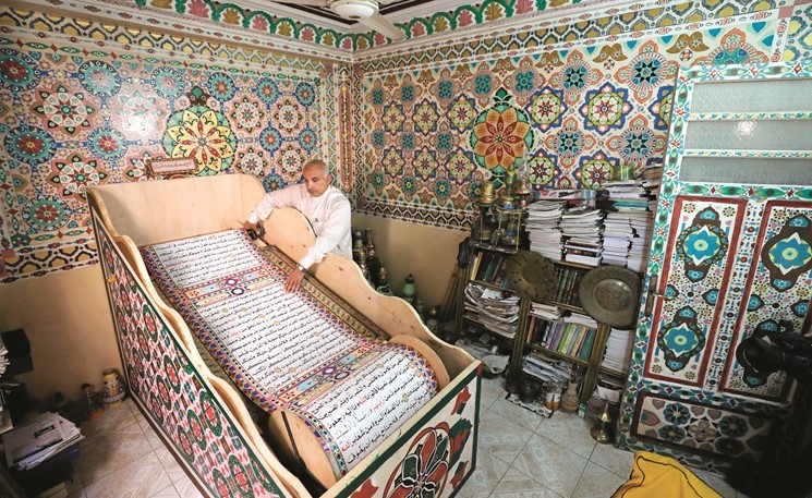 خطاط يسعى لدخول غينيس بمصحف طوله 700 متر