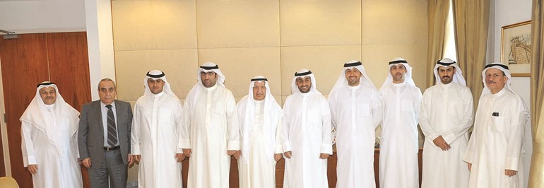 علي الغانم وخالد الروضان يتوسطان مجلس إدارة الصندوق الوطني للمشروعات الصغيرة ﻿