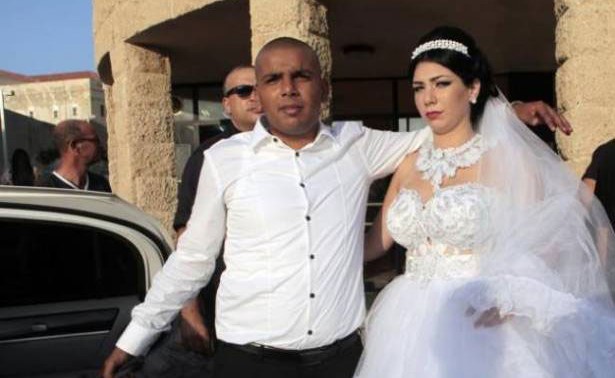 شاهد..عريس يقاضي زوجته بعد رؤية وجهها صباح يوم الزواج دون ماكياج !