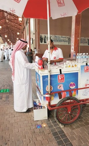 الاطلاع على ترخيص أحد الباعة﻿