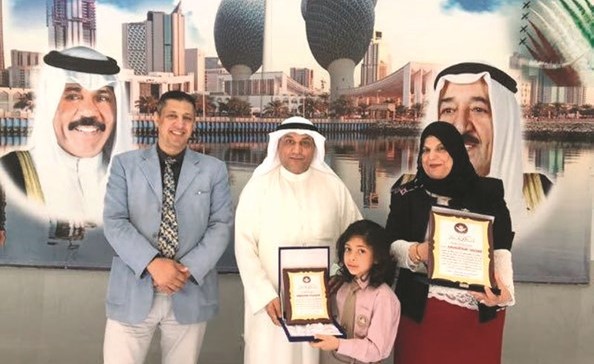 تكريم التلميذة حبيبة محمود عقب الفعالية﻿