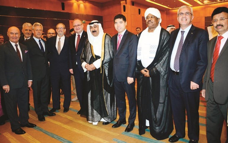 السفير وليد الخبيزي متوسطا سفراء أميركا وألمانيا والصين وأوكرانيا والسودان وفلسطين وپولندا﻿
