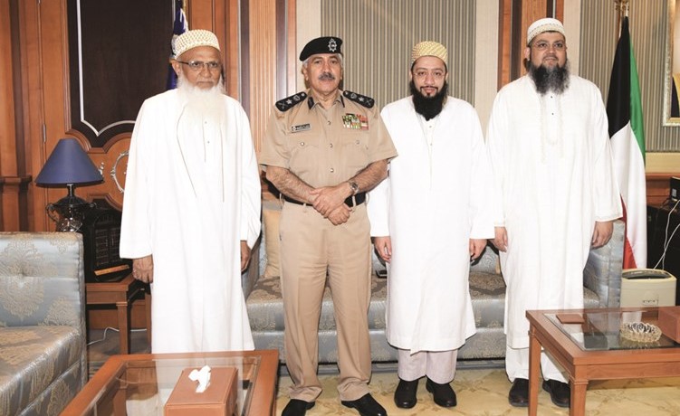  الفريق محمود الدوسري متوسطا وفدا من جالية البهرة﻿