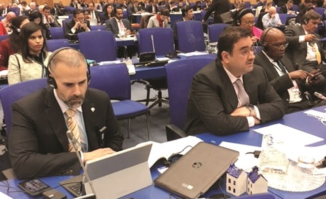 السفير صادق معرفي أثناء الاجتماعات التحضيرية﻿