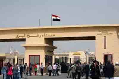 السلطات المصرية تفتح معبر رفح "استثنائياً" لعودة العالقين