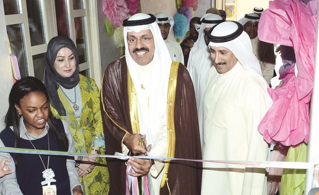 الشيخ أحمد النواف وعبدالله العجمي وجميلة الصراف يفتتحون معرض الورش﻿