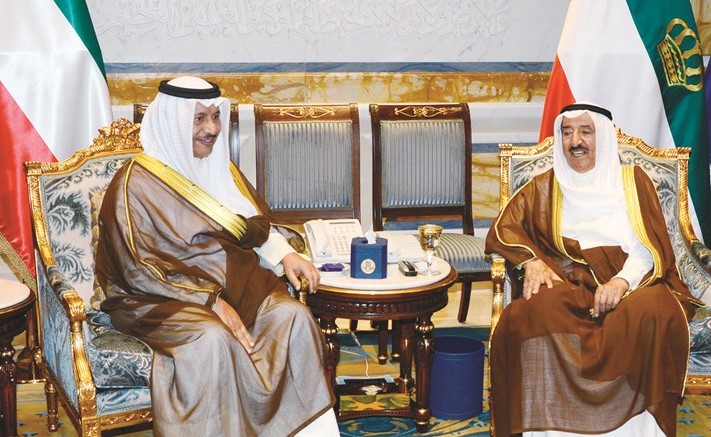 صاحب السمو الأمير الشيخ صباح الأحمد مستقبلا سمو رئيس مجلس الوزراء الشيخ جابر المبارك﻿