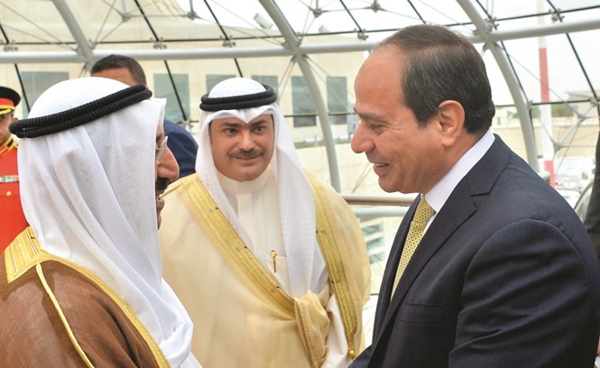 صاحب السمو الامير الشيخ صباح الاحمد في استقبال الرئيس المصري عبد الفتاح السيسي ﻿