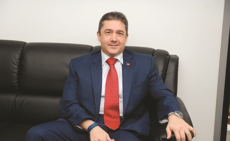 السفير التركي مراد تامير﻿