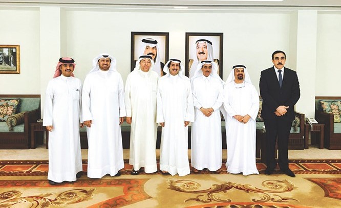 الشيخ عزام الصباح خلال استقباله عددا من سفراء الدول العربية في مملكة البحرين﻿