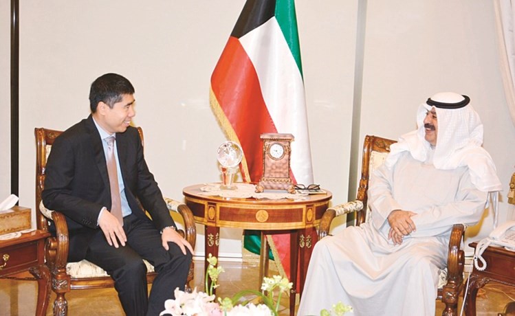 خالد الجارالله مستقبلا السفير الصيني وانغ دي ﻿