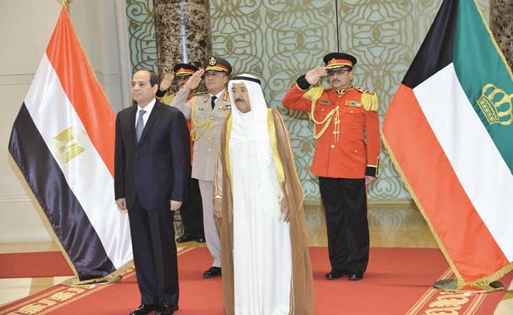 صاحب السمو الأمير الشيخ صباح الأحمد مودعا الرئيس المصري عبدالفتاح السيسي ﻿