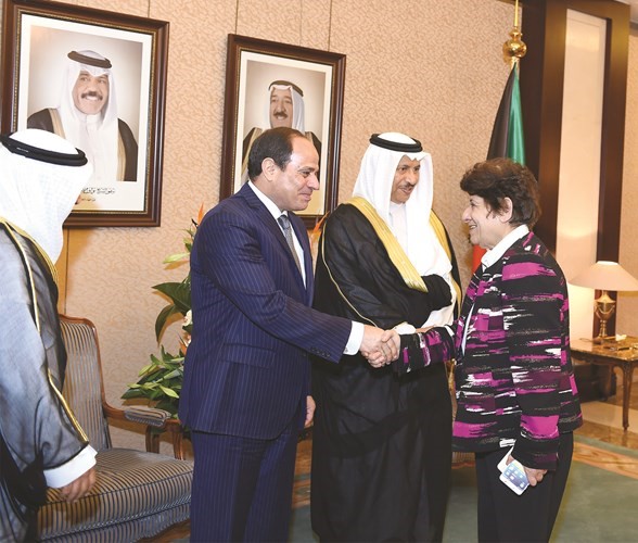 د.رشا الصباح مصافحة الرئيس المصري﻿