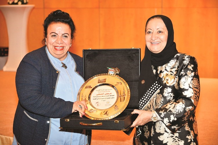 نرجس اليوسفي ونرجس الشطي﻿