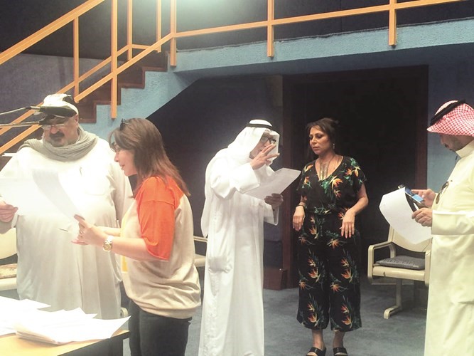 فريق عمل مغارة سمسم في استديو الاذاعة﻿