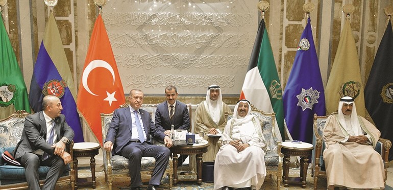 صاحب السمو الأمير الشيخ صباح الأحمد والرئيس التركي رجب طيب أردوغان خلال المباحثات الرسمية بحضور سمو ولي العهد الشيخ نواف الأحمد﻿