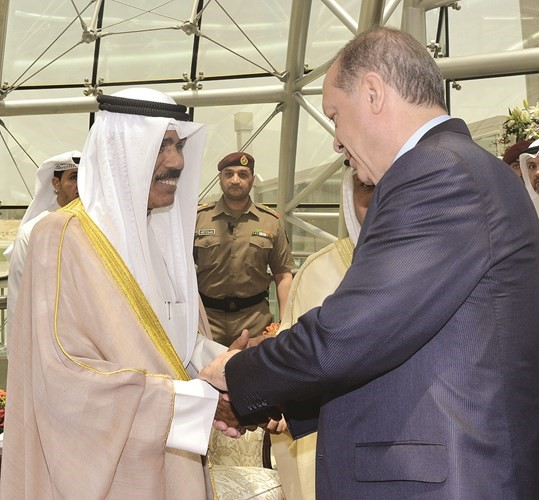 سمو ولي العهد الشيخ نواف الأحمد مستقبلا الرئيس التركي﻿