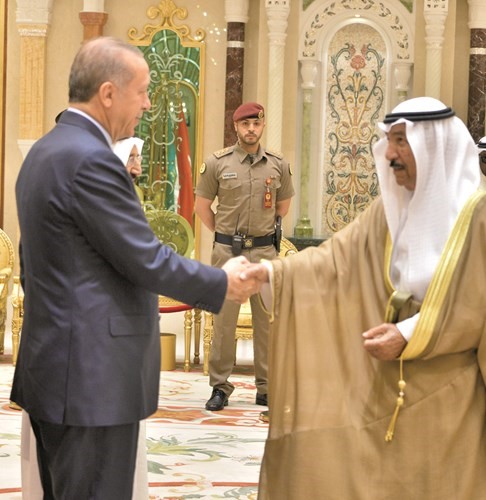 الشيخ جابر العبدالله مرحبا بالضيف الكبير﻿