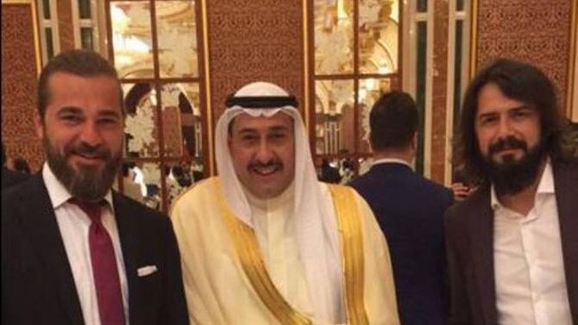 بالصور.. أبطال «قيامة أرطغرل» يرافقون أردوغان خلال زيارته للكويت
