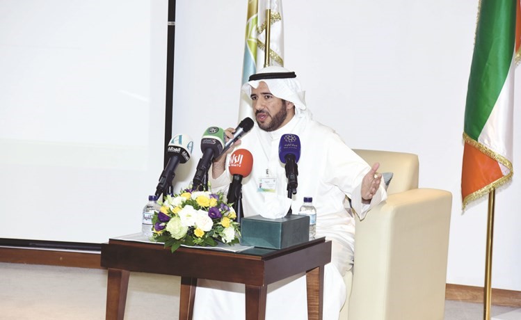 مدير عام الهيئة العامة للبيئة الشيخ عبدالله الأحمد متحدثا(أحمد علي)﻿