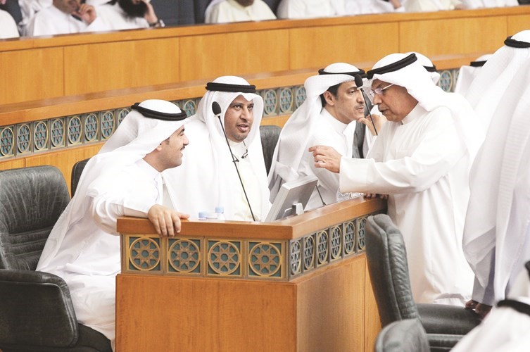 الشيخ خالد الجراح وحديث مع ثامر السويط والحميدي السبيعي ويبدو خالد العتيبي﻿