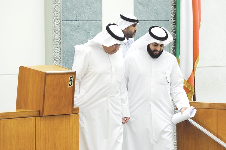 الشيخ خالد الجراح وعبدالله فهاد﻿