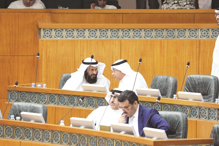 الشيخ خالد الجراح ومحمد هايف ود.جمال الحربي ود.محمد الفارس﻿