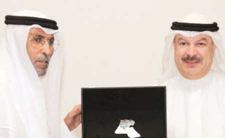 عبداللطيف السريع مكرما د.مدوس الرشيدي﻿