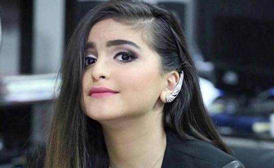 بالفيديو..حلا الترك حزينة جداً بسبب ابتعادها عن والدها ودنيا بطمة.. هل هي فِعلاً حلا ؟