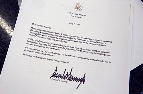 عاصفة سياسية تجتاح أمريكا بعد قرار ترامب بإقالة مدير مكتب الـ FBI