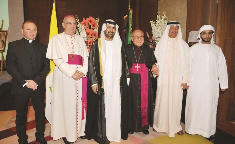 السفير الإماراتي رحمة الزعابي يقدم التهاني﻿