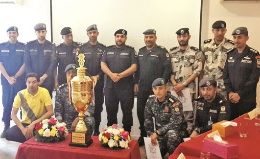 المقدم وليد البحر متوسطا مسؤولي الفرق المشاركة عقب إجراء قرعة البطولة﻿