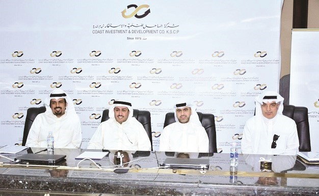 أنور الخرافي وبدر القطان مترئسين العمومية أمس﻿