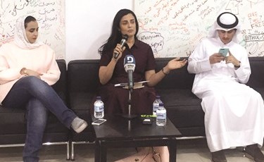 د.ابتهال الخطيب خلال الحلقة النقاشية﻿