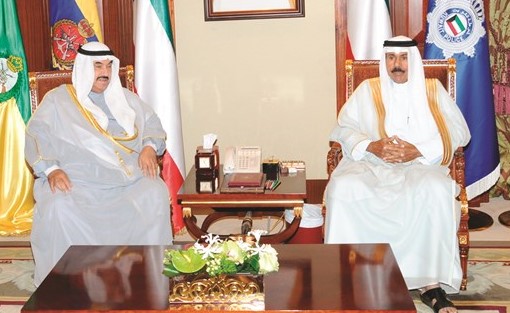 سمو ولي العهد الشيخ نواف الأحمد مستقبلا سمو الشيخ ناصر المحمد ﻿