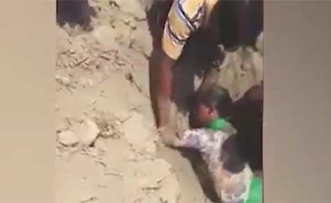 بالفيديو.. مراهقة تخرج من "قبرها" حية بعد دفنها بساعتين !