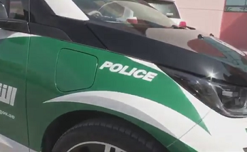 شرطة دبي تدشن السيارات الكهربائية BMW