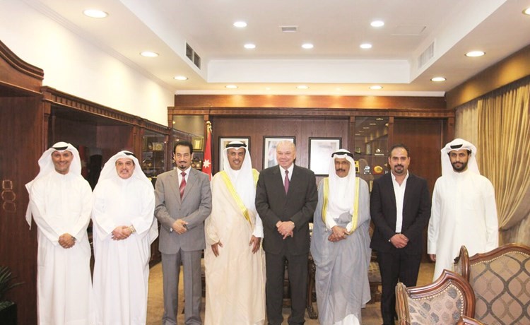 وفد البلدي وسفيرنا في عمان مع رئيس مجلس الأعيان فيصل الفايز﻿