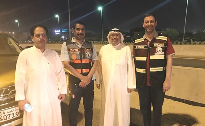 م. أحمد الحصان وعدد من مسؤولي الأشغال خلال المتابعة﻿