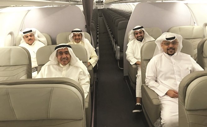 أعضاء مجلس الإدارة في الطائرة الجديدة﻿