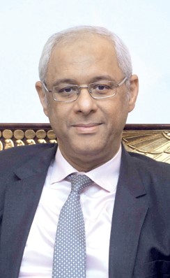 السفير المصري ياسر عاطف 