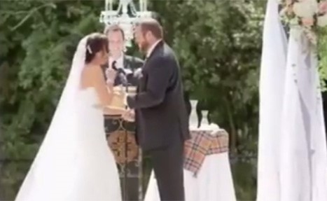 بالفيديو.. عريس يصفع عروسه في حفل الزفاف أمام الحضور
