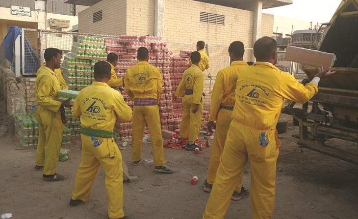 مواد غذائية تالفة بمخازن إحدى الشركات﻿