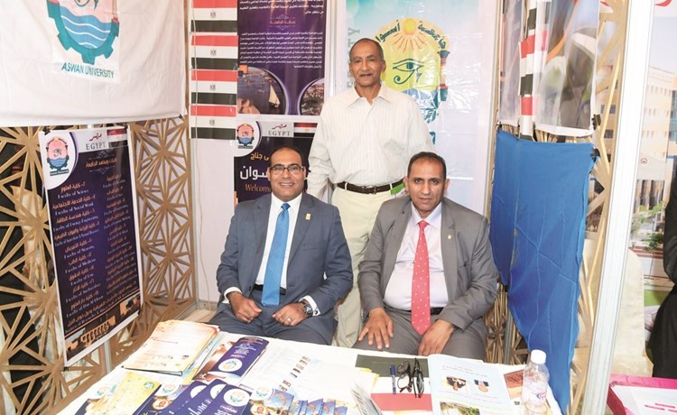 رئيس جامعة أسوان د.أحمد غلاب﻿