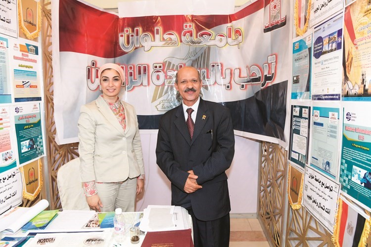 د. جمال شكري ود.إيمان عبدالجواد في جناح جامعة حلوان﻿